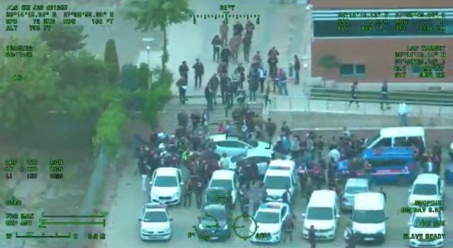 İzmirde film sahnelerini aratmayan operasyonda, uyuşturucu tacirleri yakalandı