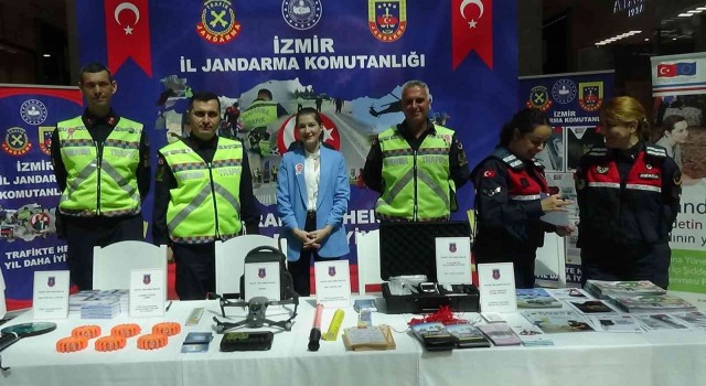 İzmirde jandarmadan Trafik Haftası etkinliği