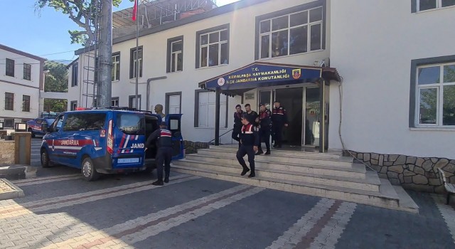 İzmirdeki çifte cinayetin zanlısı tutuklandı
