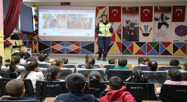 Jandarma, öğrencilere trafik güvenliği eğitimi verdi