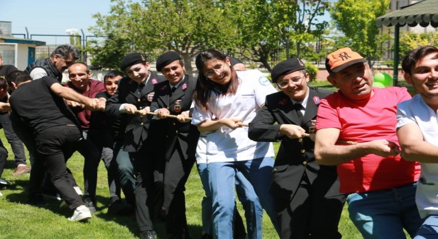Jandarma özel vatandaşları unutmadı
