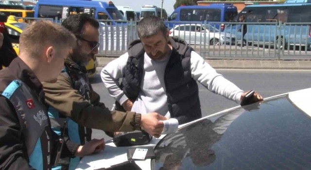Kadıköyde emniyet kemeri takmayan taksiciler denetime takıldı