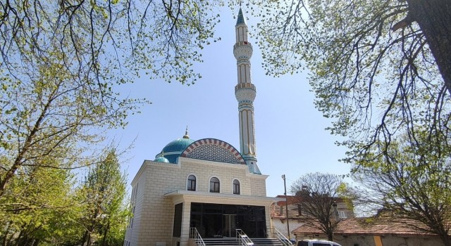 Kadınların ekmek yaparak yaptırdığı cami ibadete açıldı