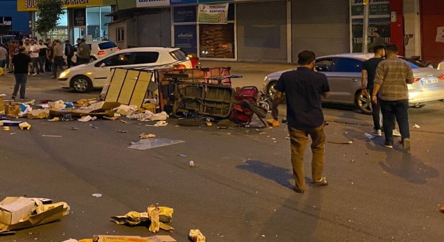 Kağıt toplama aracı ile otomobil çarpıştı: 1 yaralı