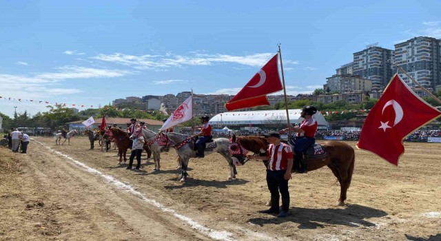 Kağıthanede Geleneksel Atlı Cirit Şöleni