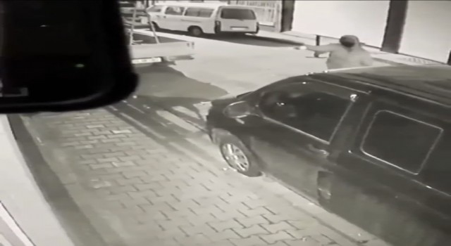 Kağıthanede iş yerine silahlı saldırı kamerada