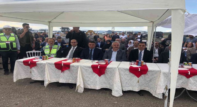 Kağızmana doğalgaz için ilk kazma vuruldu