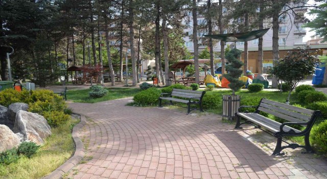 Kahramankazanda parklar cıvıl cıvıl