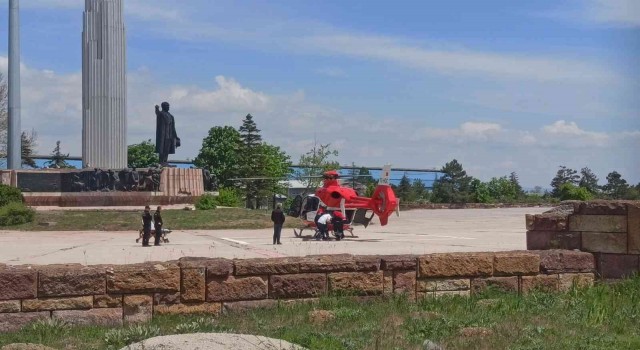 Kalp krizi geçiren hasta helikopterle sevk edildi