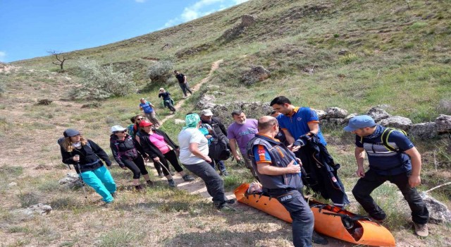 Kapadokyayı gezerken sakatlanan turisti AFAD ekipleri kurtardı