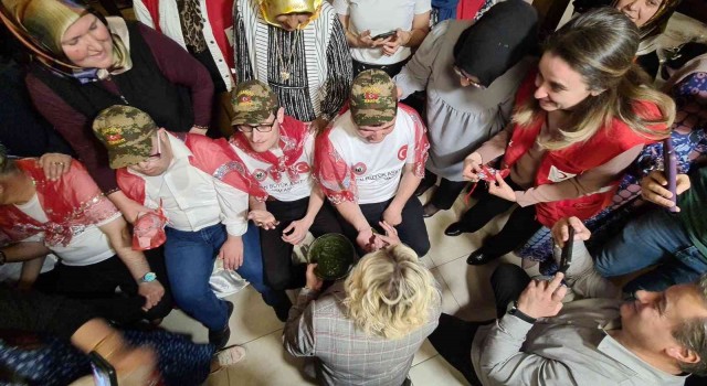 Karabükte 5 engelliye asker kınası yakıldı