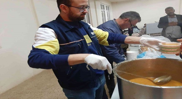 Karacabeyde ekipler olumsuz hava koşullarına karşı gece boyu teyakkuzda kaldı