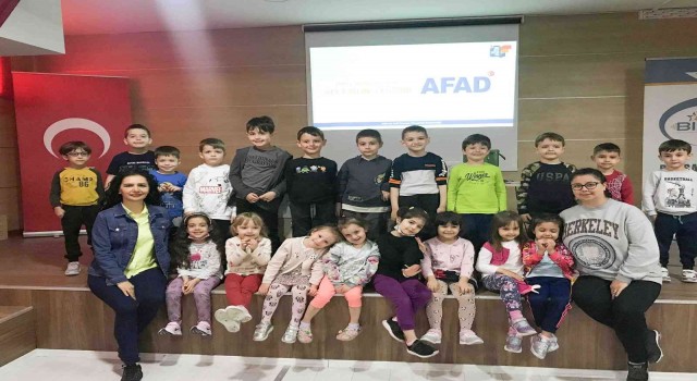 Karacabeyde öğrencilere afet farkındalık eğitimi verildi