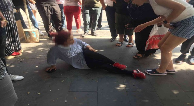 Karısını ve yanındaki erkeği sokak ortasında vurdu