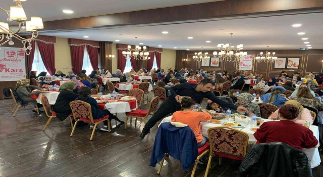 Karsta muhtar mahalleli kadınlarla buluştu