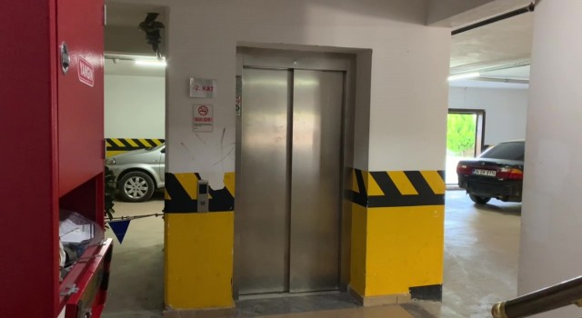 Kartalda bina asansörü 7. kattan düştü, içindeki Afgan uyruklu 2 işçi yaralandı
