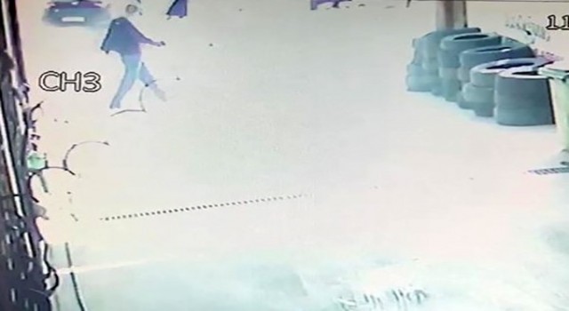 Kartalda çay molasına çıkan kadınlar otomobilin altında kaldı: 4 yaralı