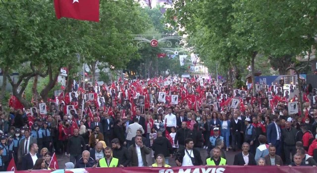 Kartalda fener alayında buluşan binler, 19 Mayıs coşkusu yaşadı