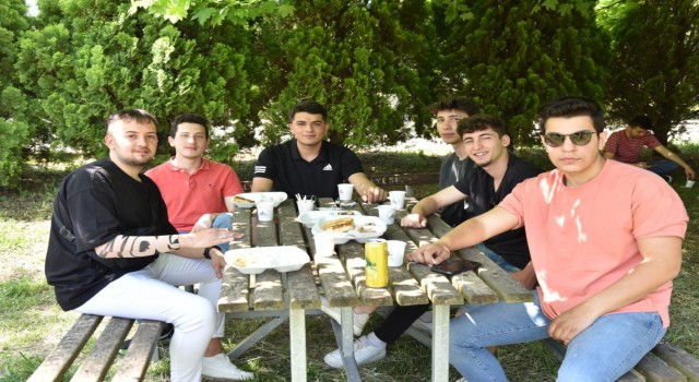 Kartepede gençler kampüs günleri etkinliğinde eğlendi
