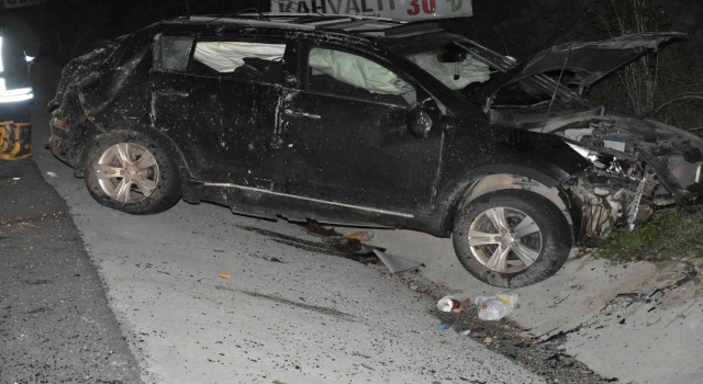 Kastamonuda iki otomobil çarpıştı, sürücü olay yerinden kaçtı