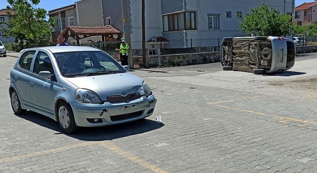 Kavşakta kaza: 1i çocuk 2 yaralı