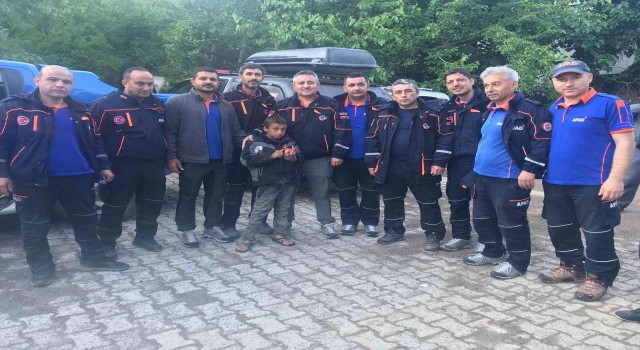 Kayıp çocuk bir evin balkonunda uyurken bulunurdu