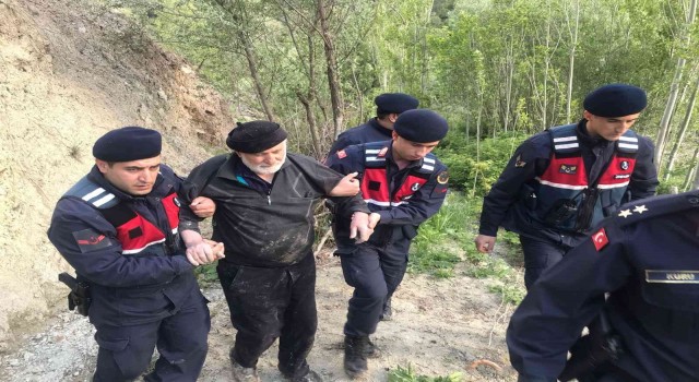 Kayıp yaşlı adamı jandarma ekipleri buldu