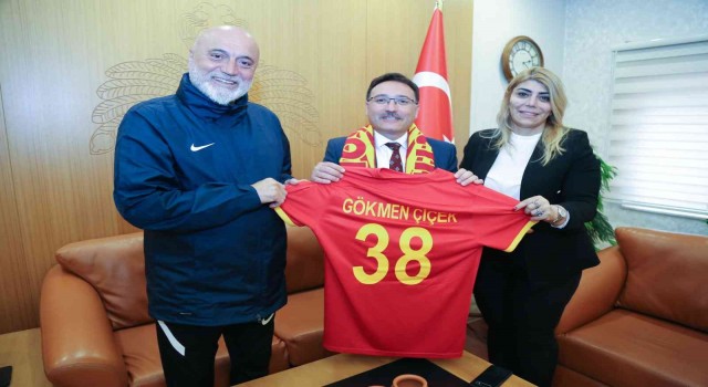 Kayseri Valisine Kayserispor forması