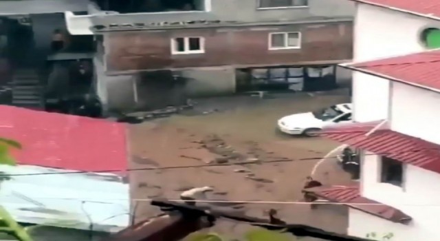 Kayseride aşırı yağış sel ve heyelana neden oldu