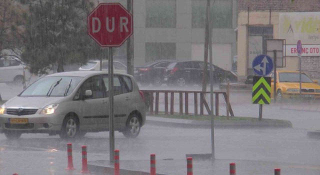 Kayseride sağanak yağış etkili oldu