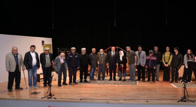 Keçiörende tiyatro yaşlıların ayağına geldi