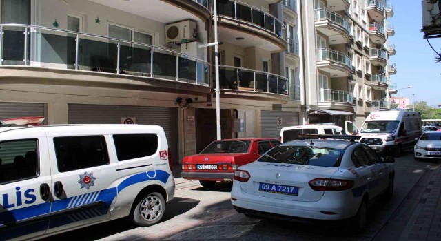 Kendisini almaya gelen polislere, bıçakla direndi