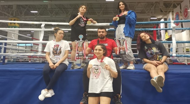 Kickboks Açık Dünya Kupasına Aydınlı sporcular damga vurdu