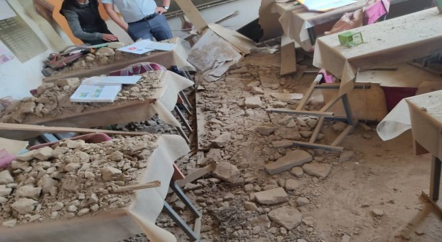 Kırgızistanda bir okulun tavanı düştü: 1 yaralı