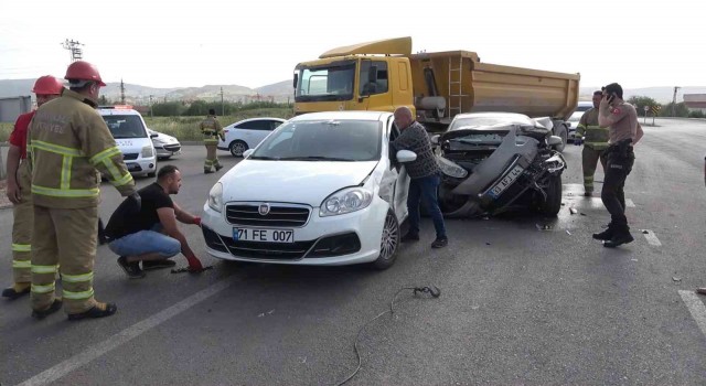 Kırıkkalede iki otomobil çarpıştı: 5 yaralı