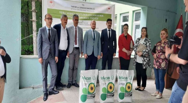 Kırklarelinde üreticilere yerli hibrit ayçiçeği tohumu dağıtıldı