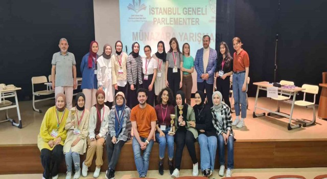 Kız İmam Hatip lisesi öğrencileri, ‘Parlamenter Münazara Yarışmasında ter döktü