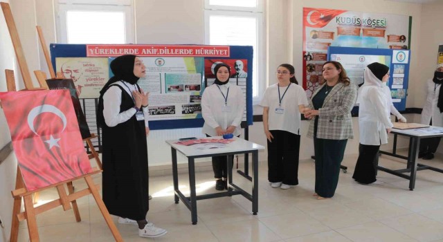 Kız İmam Hatip Lisesi öğrencileri projelerini sergiledi