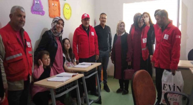 Kızılay gönüllüleri engellileri unutmadı
