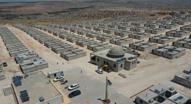 Kızılay Suriyede 2 bin 461 adet briket evi teslim etti