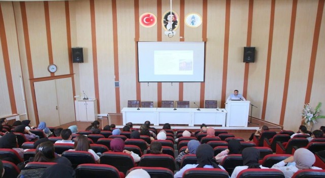 “Klasikten Moderne Fizik” başlıklı söyleşi gerçekleştirildi