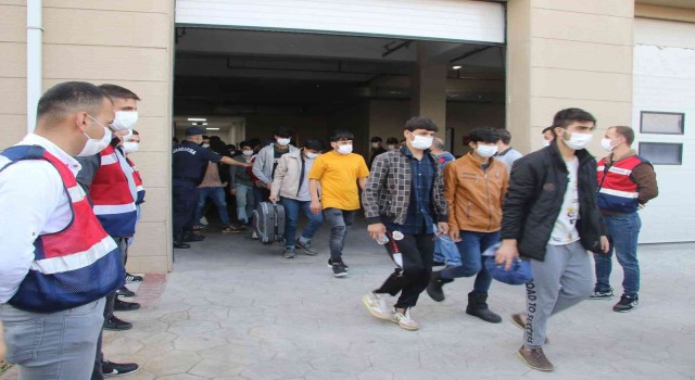 Kocaelide yakalanan 400 düzensiz göçmenden 272si sınır dışı ediliyor