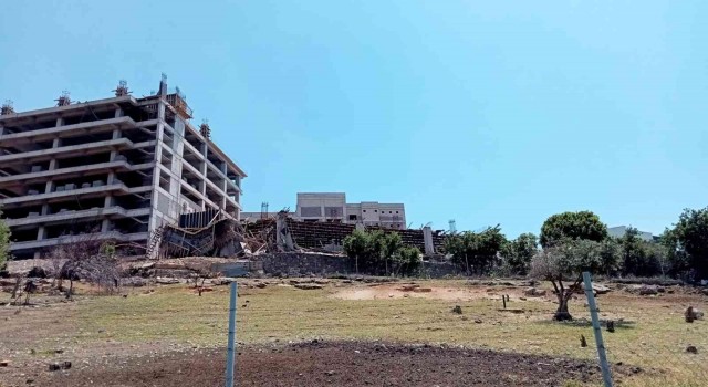 Kolonlar patladı, inşaat çöktü: 1i ağır 3 yaralı