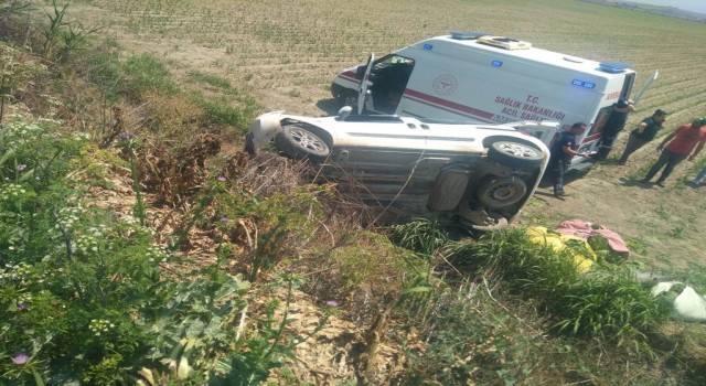 Kontrolden çıkan araç mısır tarlasına devrildi: 2 yaralı
