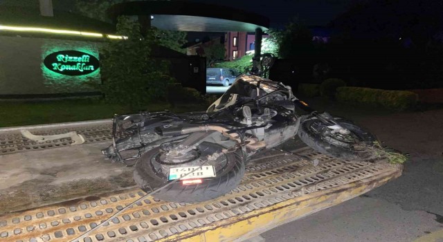 Kontrolden çıkan motosiklet 21 yaşındaki gence çarptı: 2 ölü