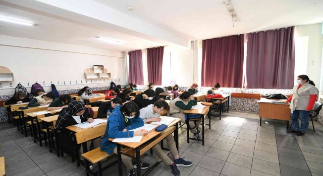 Konya Büyükşehir LGS ve TYT öğrencilerine sınav tecrübesi kazandırıyor