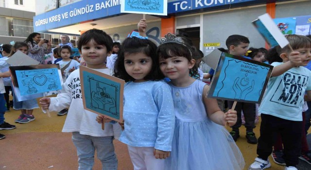 Konyaaltında minikler farkındalık için yürüdü