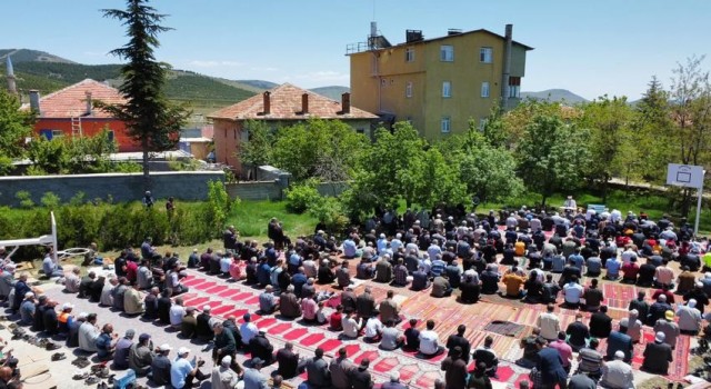 Konyada çiftçiler yağmur duasında buluştu