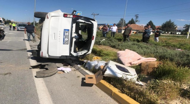 Konyada hafif ticari araç takla attı: 1 yaralı
