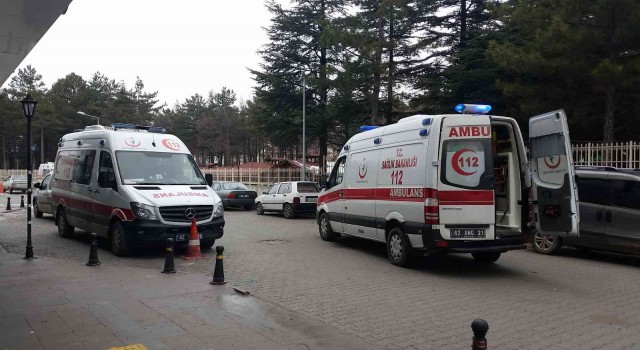 Konyada iki otomobil çarpıştı: 6 yaralı
